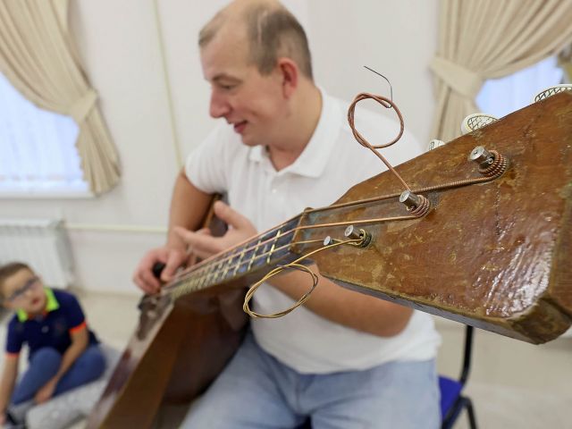 Контрабас-балалайка ("Народные инструменты")