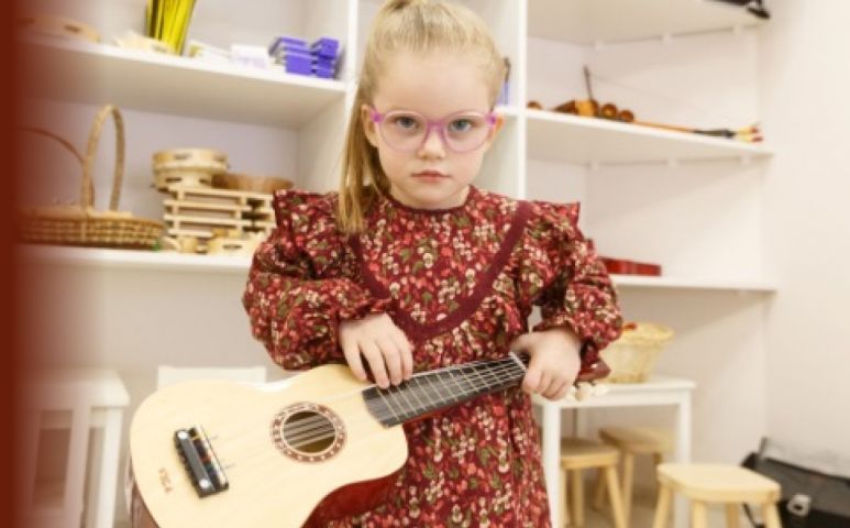 Гитара ("Клавишные и щипковые")