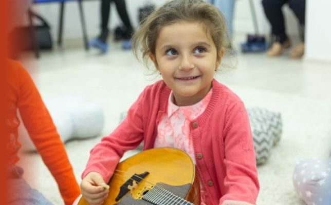 Домра ("Народные инструменты")