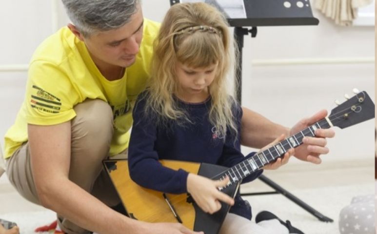 Балалайка ("Народные инструменты")