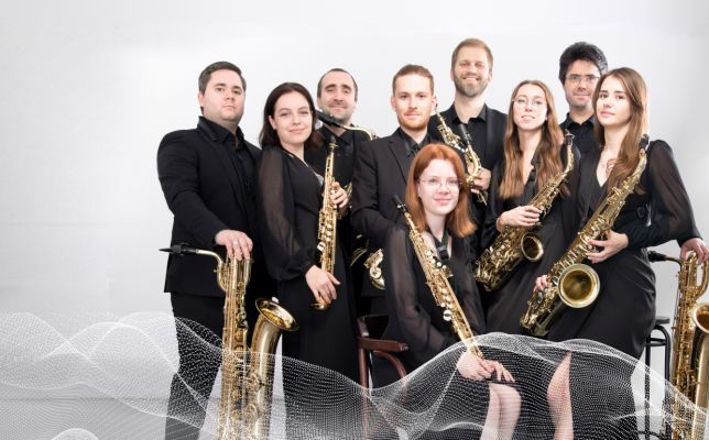 Девять саксофонов