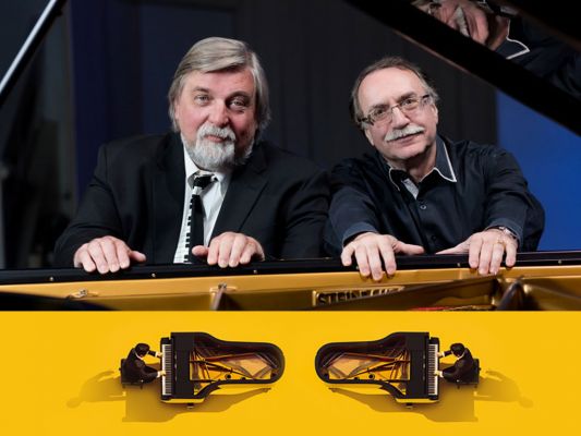 Моцарт в четыре руки