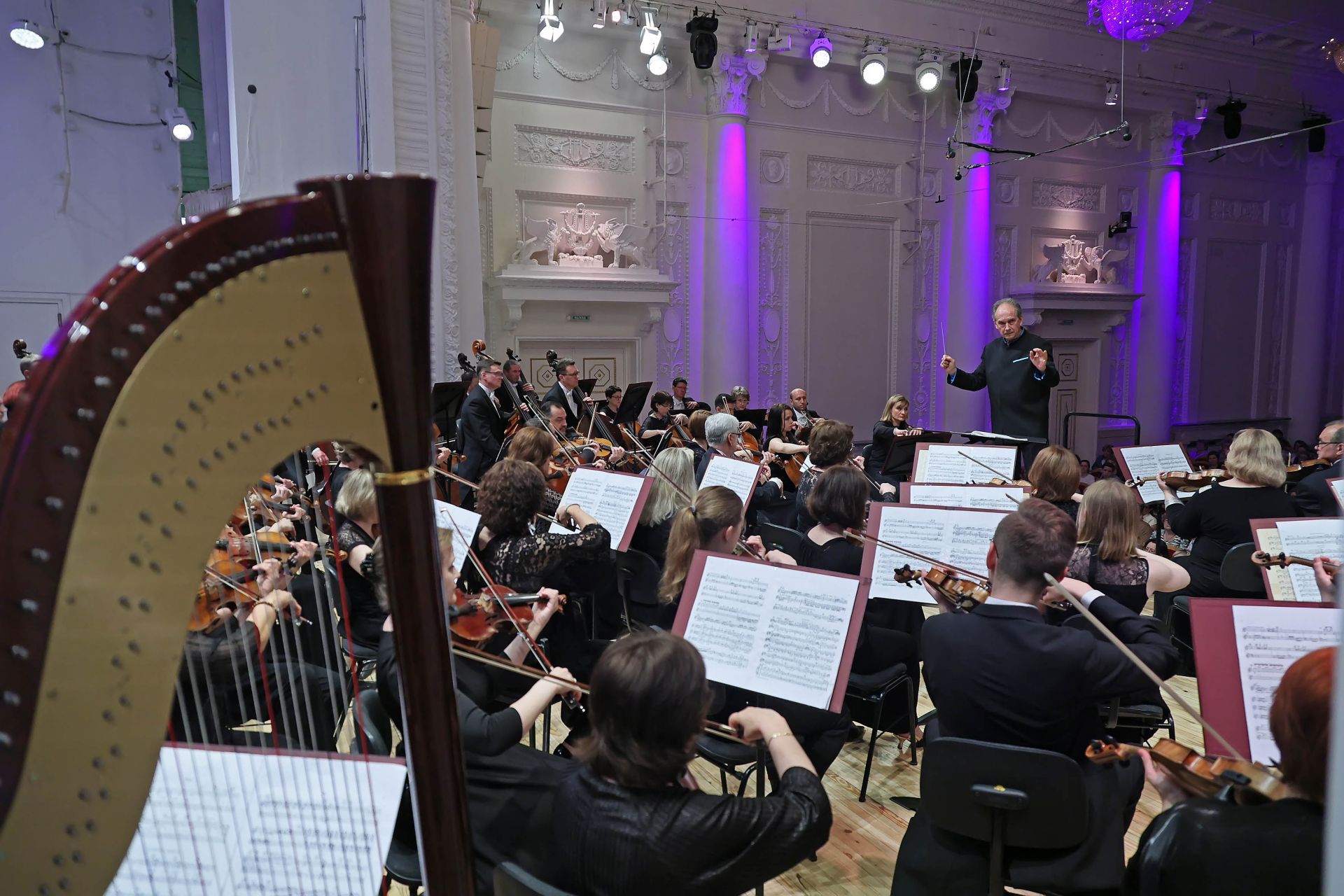 Продолжайте слушать!