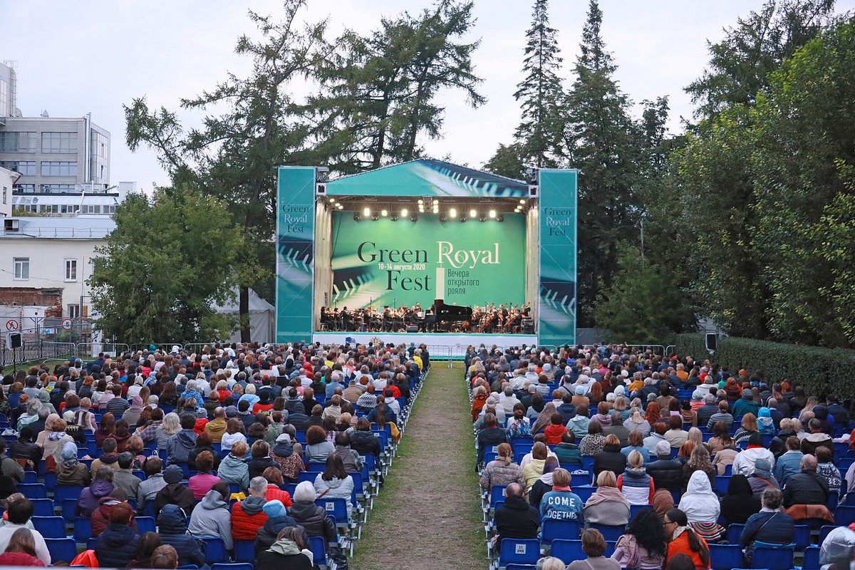 В Саду Вайнера завершился первый классический open air