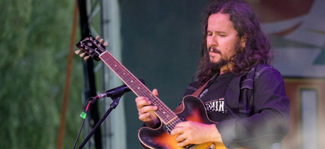 Новгородский Юрий (гитара, вокал)