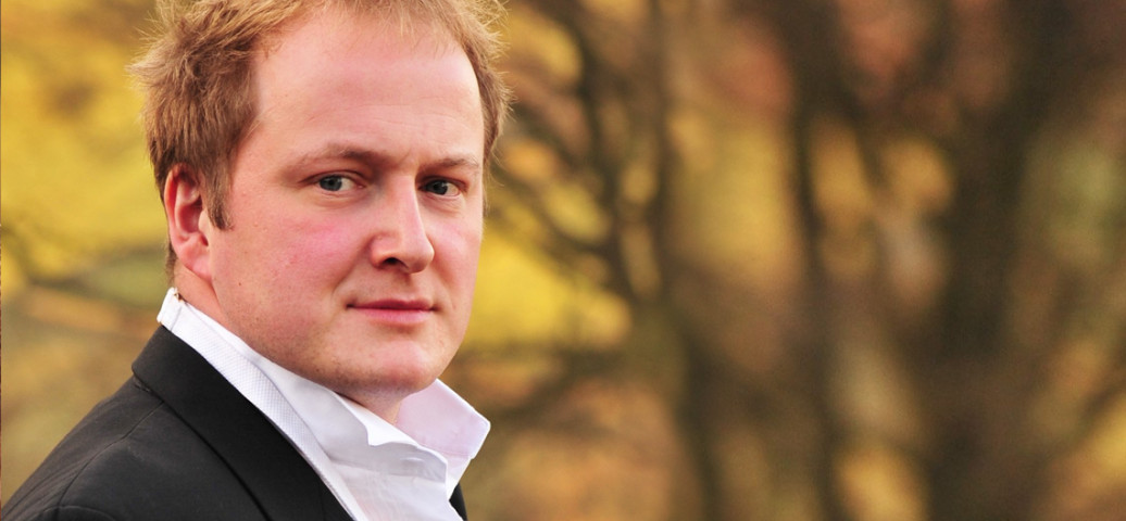 Эллин Бенджамин, Великобритания